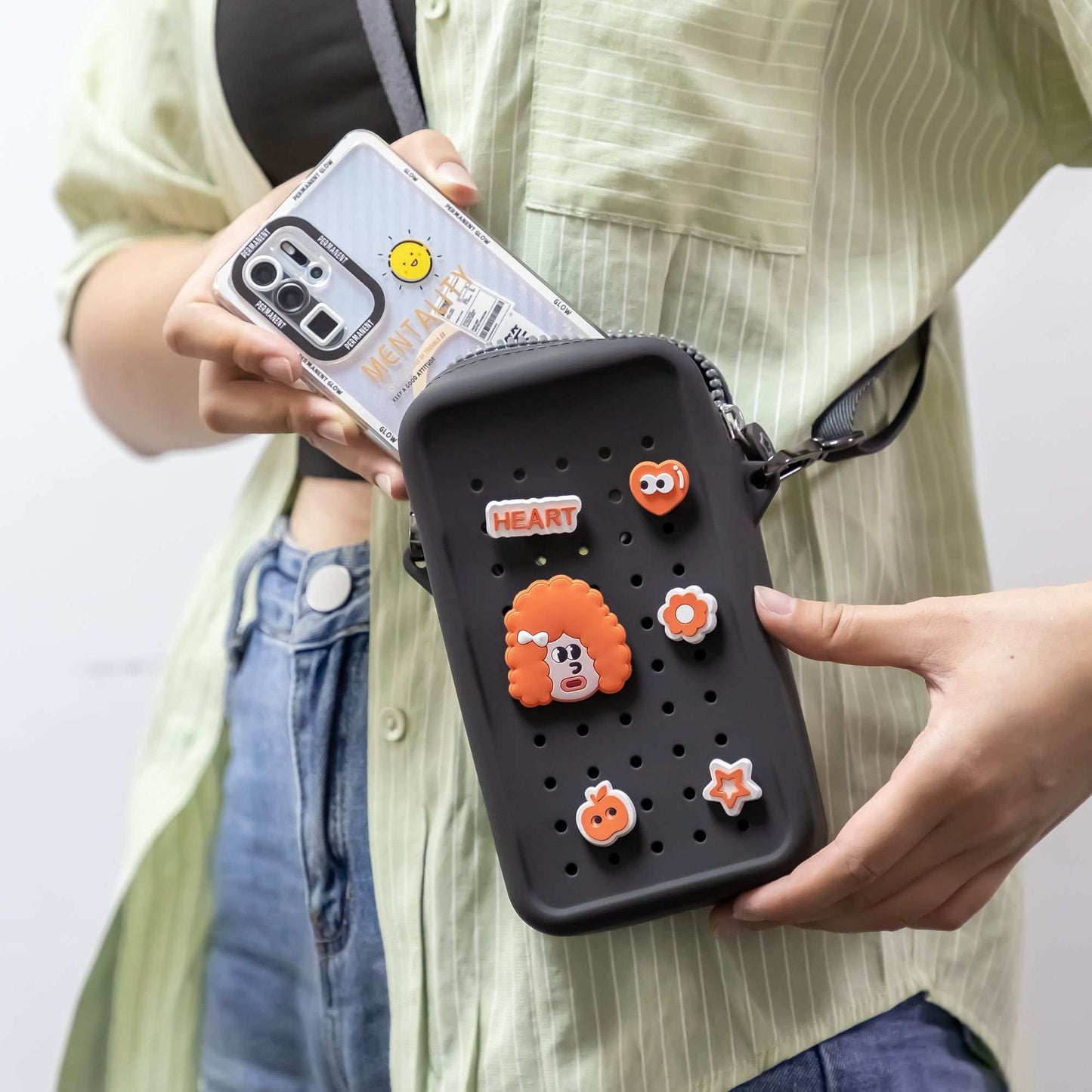 Phone Silicone Bag + 5 Free Pins